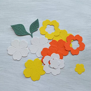 Набор вырубок "Цветок с прожилками и листьями", цвет желтый