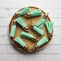 Набор украшений "Кисточки мятные с золотым колпачком"