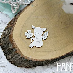 Украшение из чипборда "Свинка с клевером 663" (Fantasy) Украшение из чипборда "Свинка с клевером 663" (Fantasy)