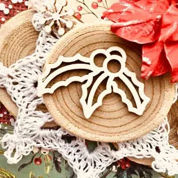 Украшение из чипборда "Веточка остролиста" (WoodHome)