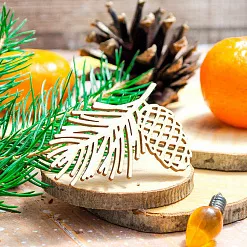 Чипборд "Ветка с кедровой шишкой", 5,6х3,7 см (WoodHome)