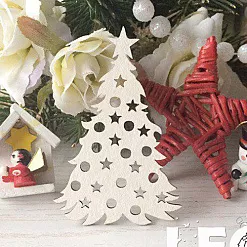 Чипборд "Елочка с игрушками", 7х4,7 см (LeoMammy) Чипборд "Елочка с игрушками", 7х4,7 см (LeoMammy)