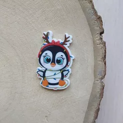 Акриловое украшение "Пингвинчик с гирляндой", 2,4х3,7 см Акриловое украшение "Пингвинчик с гирляндой", 2,4х3,7 см