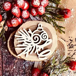 Чипборд "Новогодний шарик с серпантином на ветке", 4,7х4,4 см (WoodHome) Чипборд "Новогодний шарик с серпантином на ветке", 4,7х4,4 см (WoodHome)