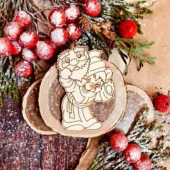 Чипборд "Медвежонок с маской Деда Мороза", 3,4х5 см (WoodHome) Чипборд "Медвежонок с маской Деда Мороза", 3,4х5 см (WoodHome)